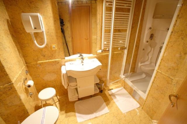 Hotel Dinara Livno Rom bilde